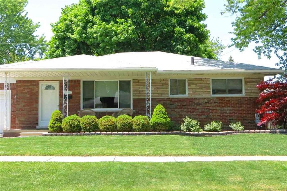 27305 E Crestmont St, Roseville, MI 48066 - photo 1