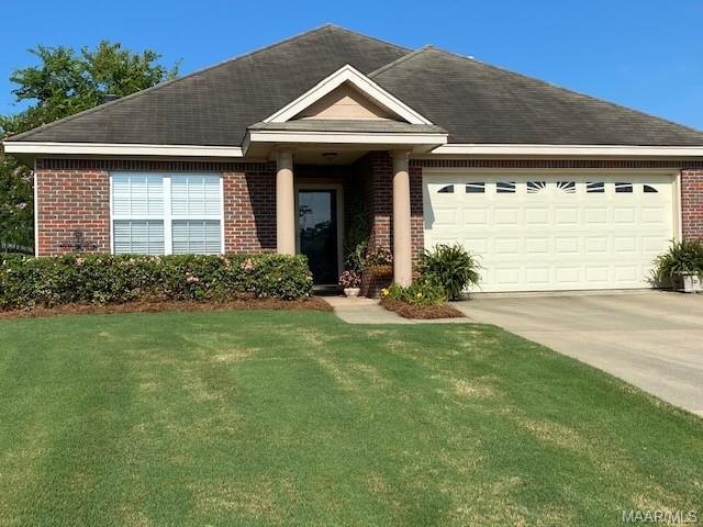Lovely front elevation.  Well maintained and manic