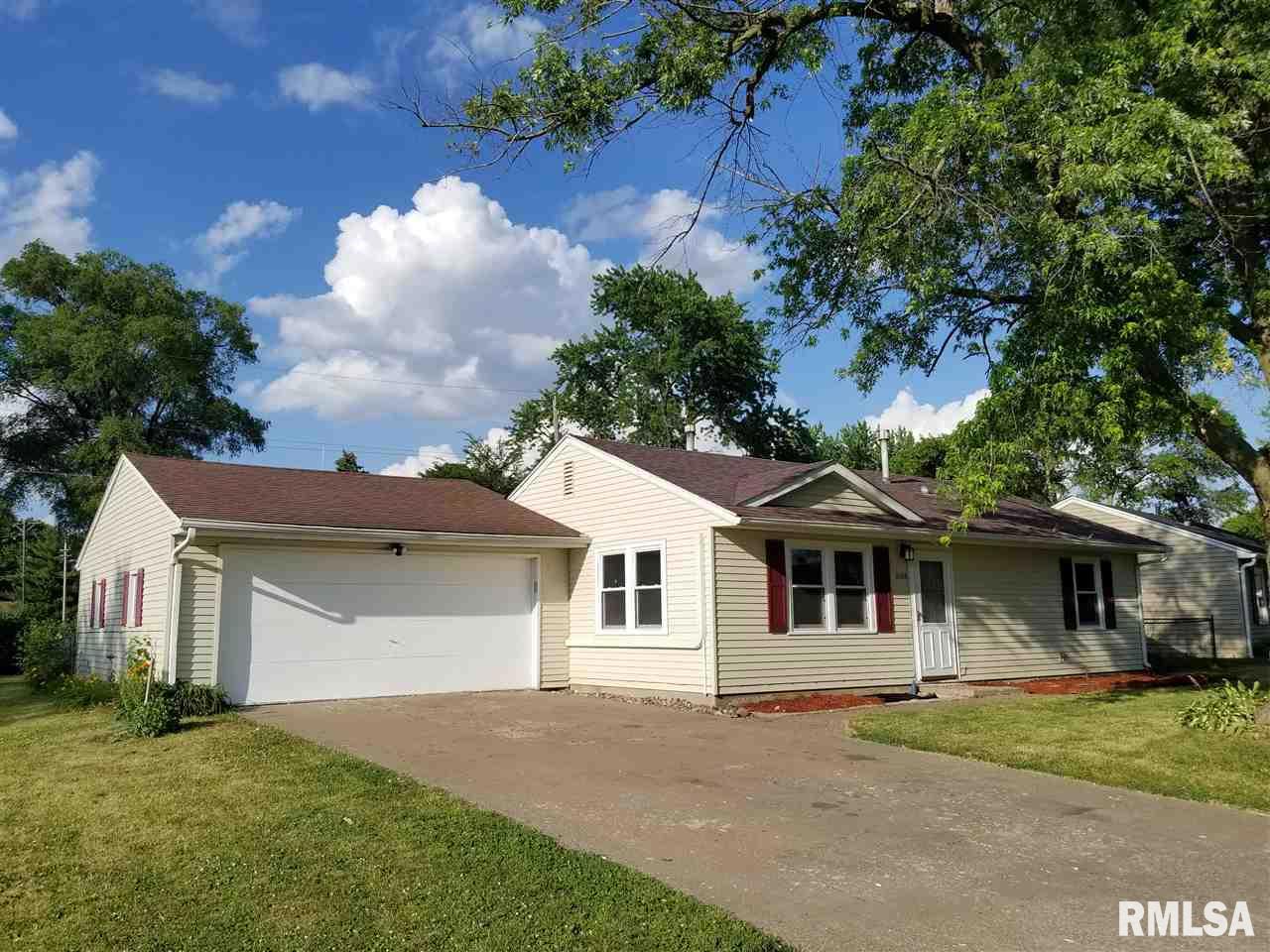 2108 W 70th St, Davenport, IA 52806 - photo 1