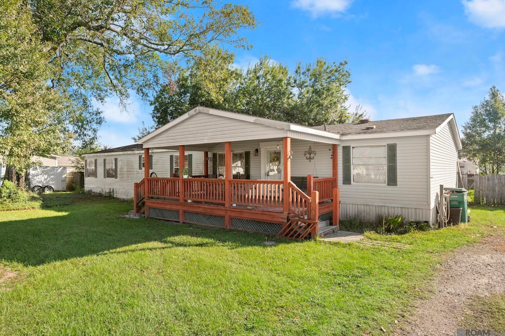 32324 Lockslie Dr, Denham Springs, LA 70706 - photo 1