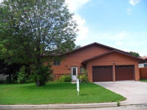 Exterior view of NDHFA property<|><|>