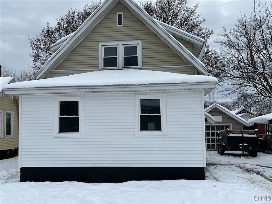 110 Edgemere Rd, Syracuse, NY 13208 - photo 1