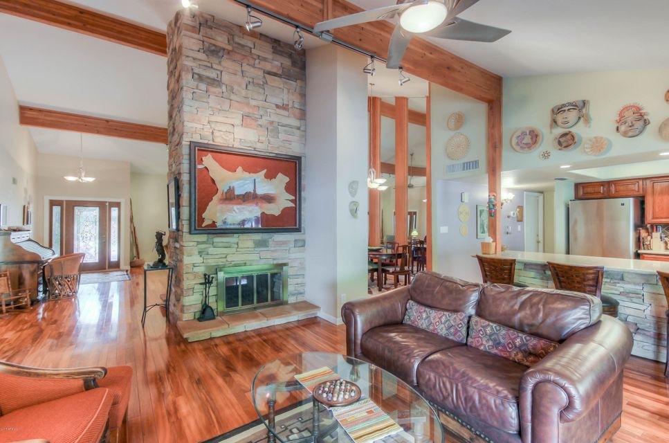 Family Room (3)