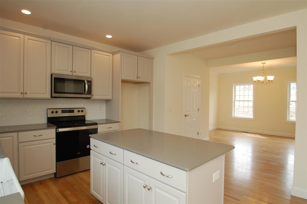 22 Sophie Cir unit 16, Hooksett, NH 03106 - photo 1