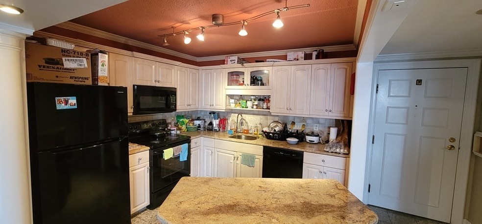 Captain Cove's Condominiums unit 806, Quincy, MA 02169 - photo 1