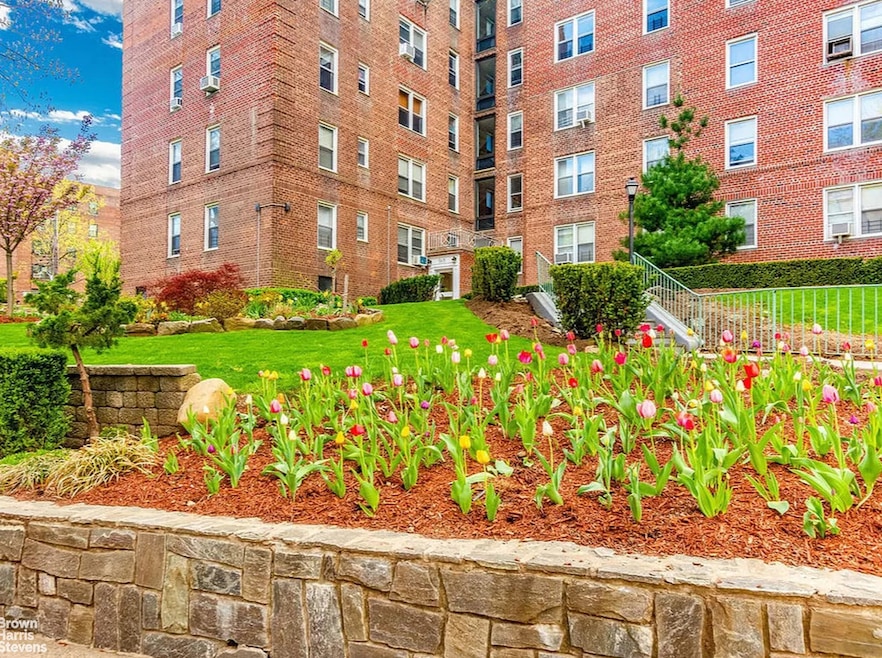 Netherland Gardens Cooperative unit 2D, Bronx, NY 10471 - photo 1