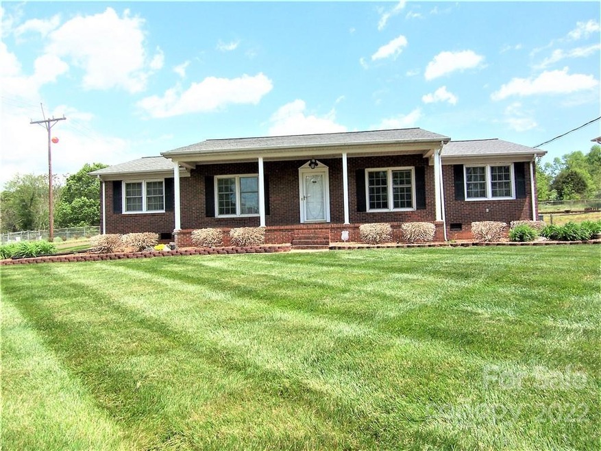 812 Waters St, Shelby, NC 28152 - photo 1