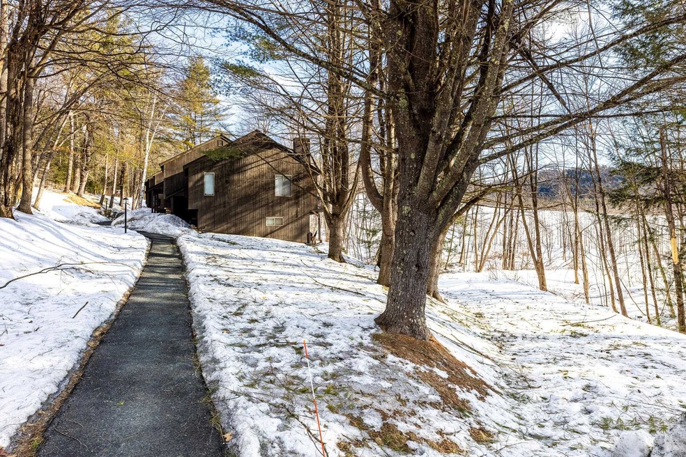 401 Old Quechee Rd unit 9D, Hartford, VT 05001 - photo 1