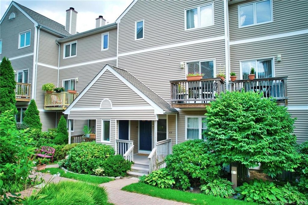 67 Glenrock unit 67, Norwalk, CT 06850 - photo 1