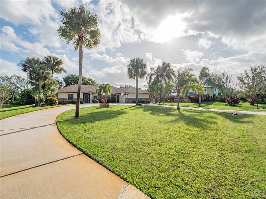 590 Cross Creek Cir, Sebastian, FL 32958 - photo 1