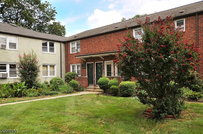 516 Brooklawn Ave unit C1, Roselle, NJ 07203 - photo 1
