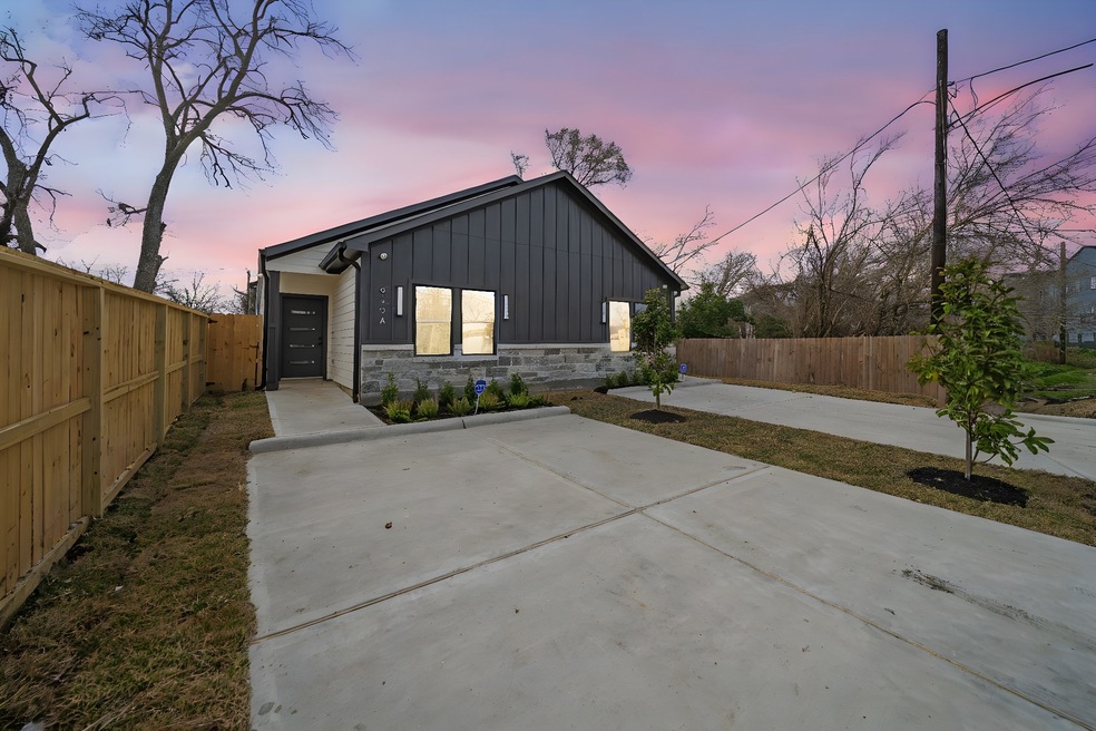 929 Green Meadow Ln unit A, Houston, TX 77091 - photo 1