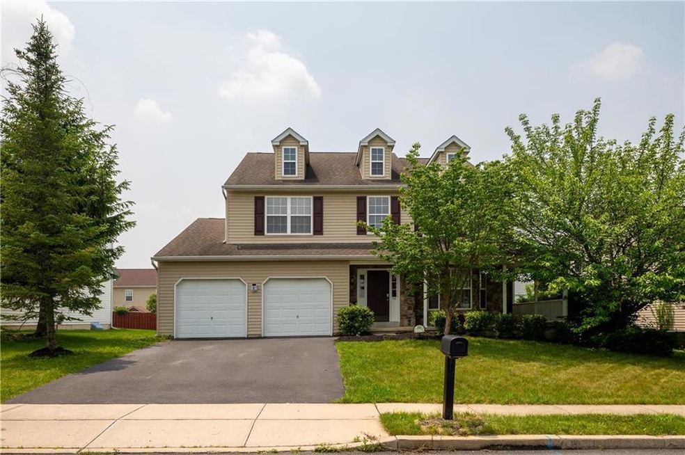 7170 Scenic View Dr, Macungie, PA 18062 - photo 1