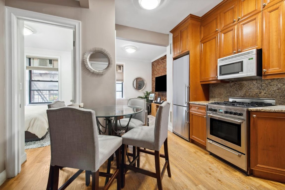 82 Charles St unit 3R, New York, NY 10014 - photo 1