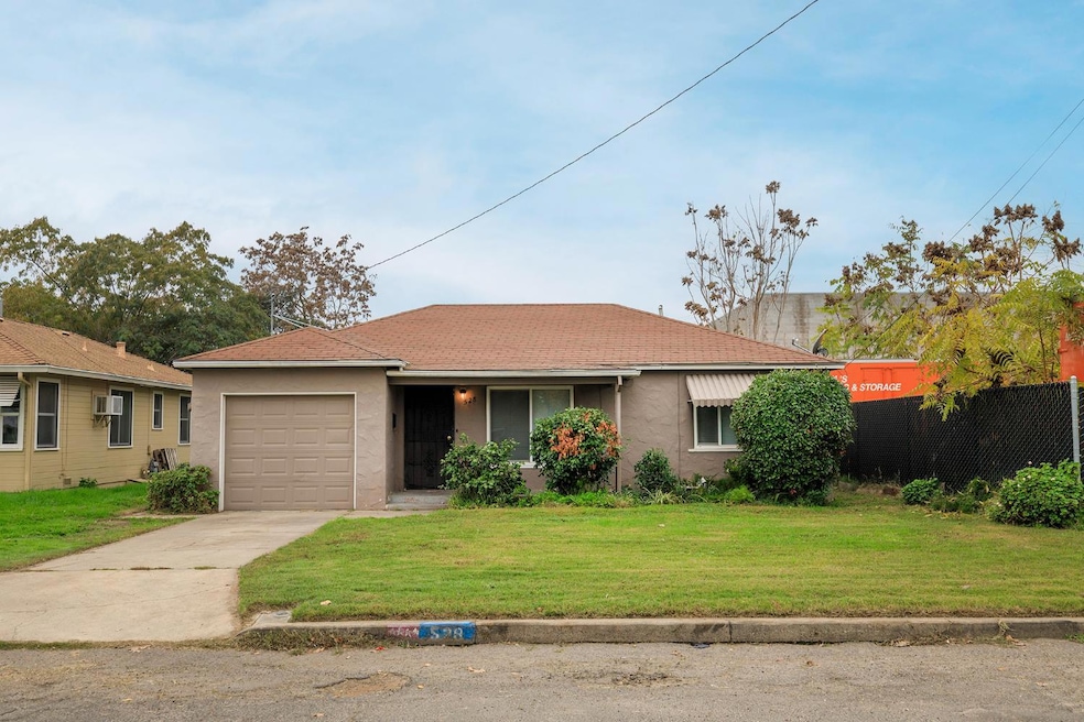 528 S Minaret Ave, Turlock, CA 95380 - photo 1