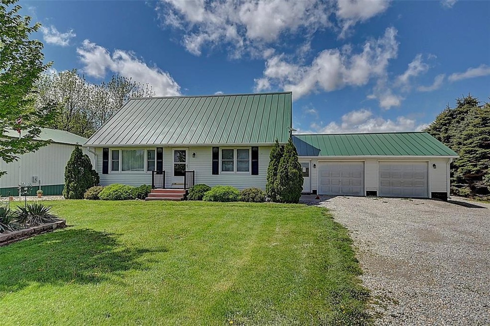 5006 Rolling Acres Rd, Walker, IA 52352 - photo 1