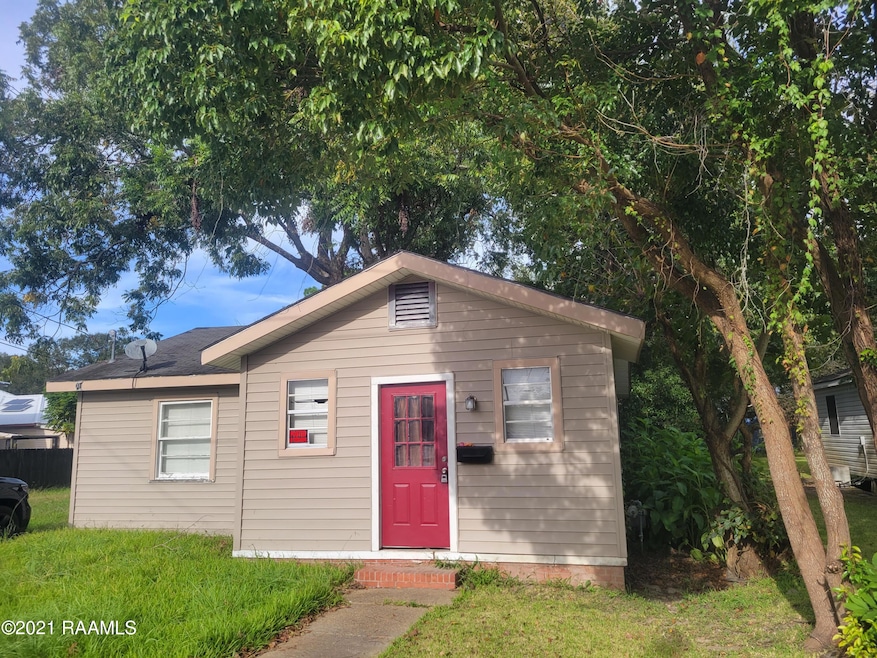 313 E Pershing St, New Iberia, LA 70560 - photo 1