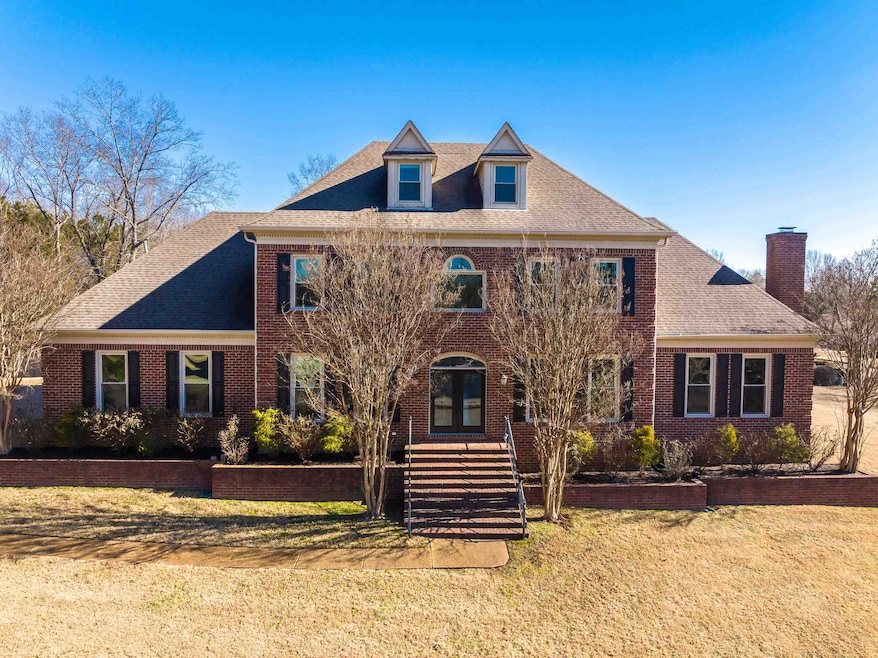 View of front of house featuring a front lawn and 