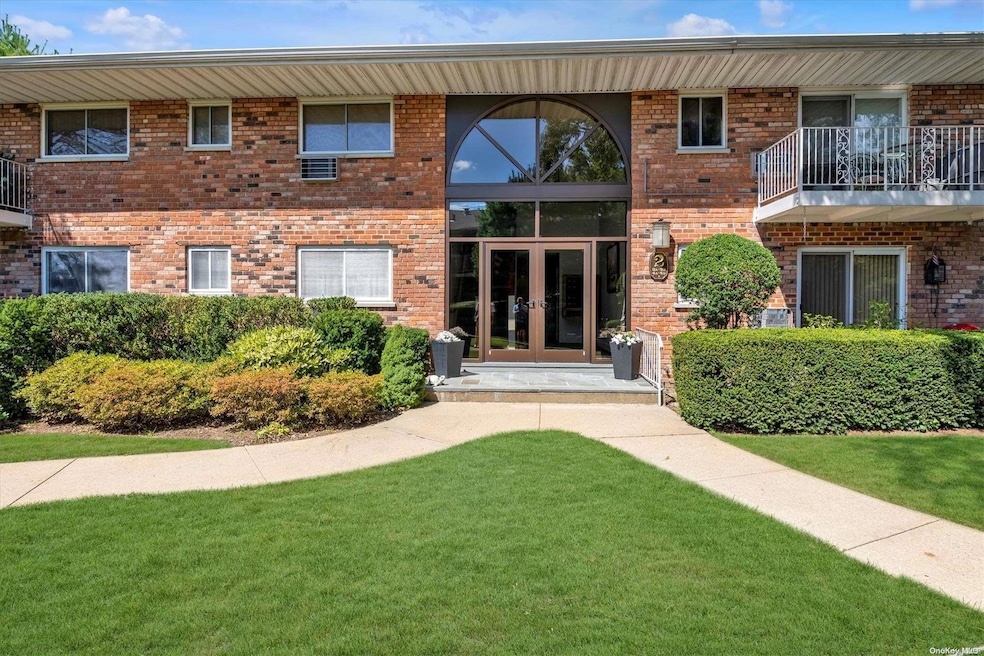 1 Toms Point Ln unit 4C, Port Washington, NY 11050 - photo 1