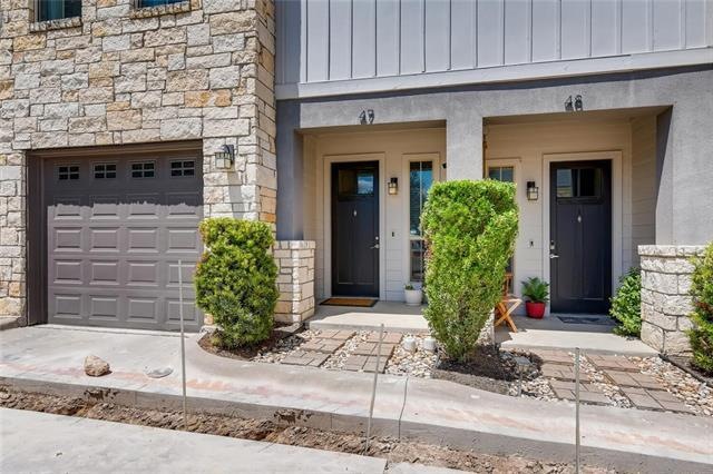 Rare, coveted end unit at Sola City Homes. Overloo
