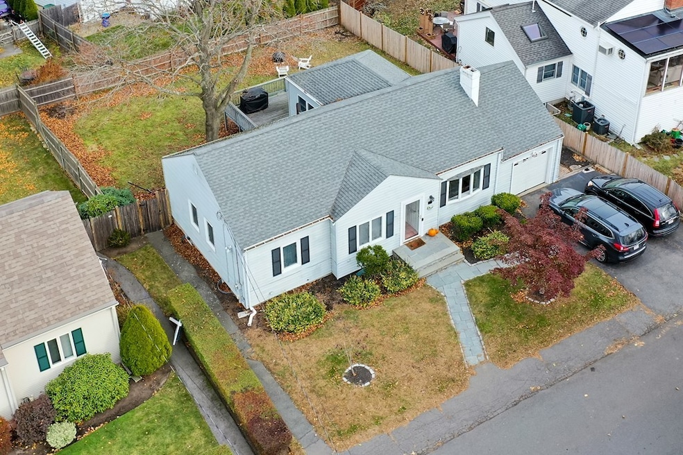 27 Cypress St, Marblehead, MA 01945 - photo 1