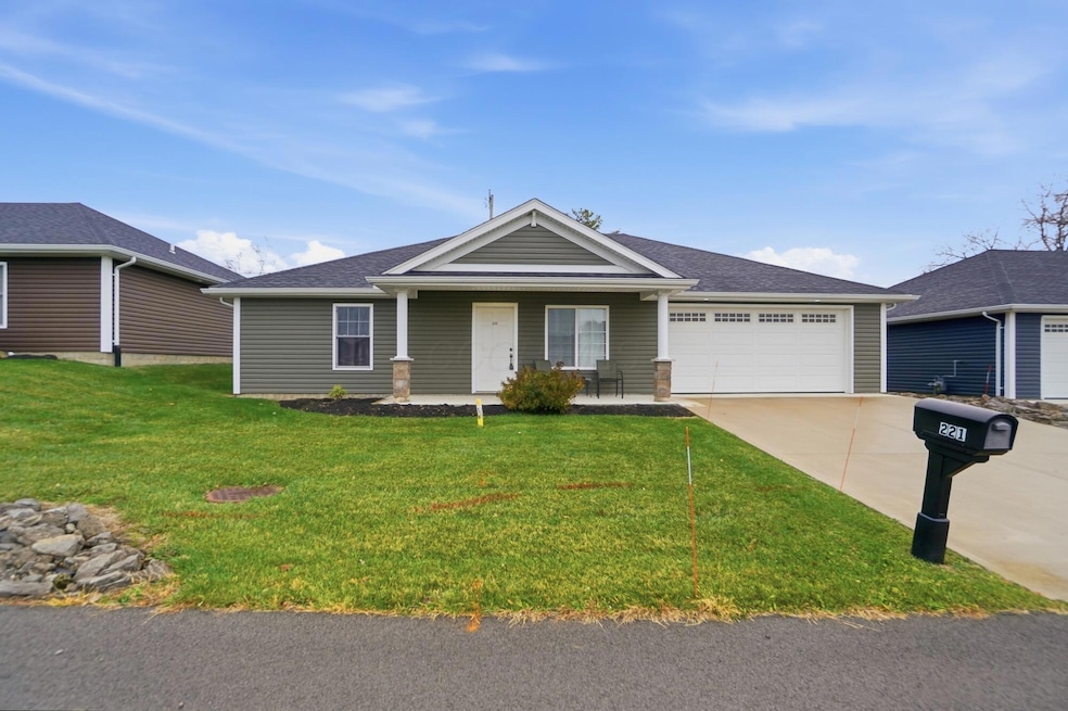 221 Falcon St unit 16, Bellefontaine, OH 43311 - photo 1