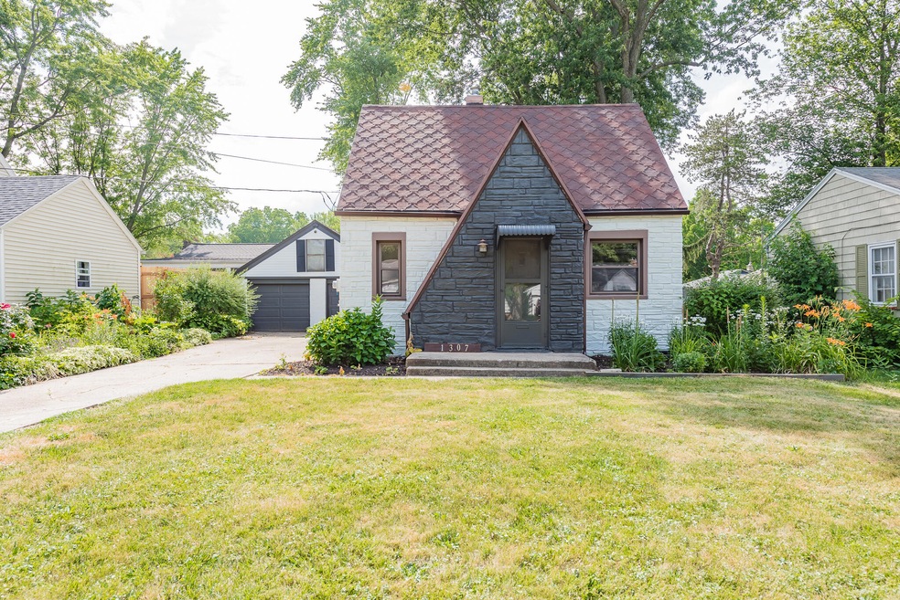 1307 Lewison Ave NE, Grand Rapids, MI 49505 - photo 1