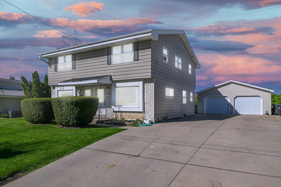 1920 Cardinal Dr unit 1922, Waukesha, WI 53186 - photo 1