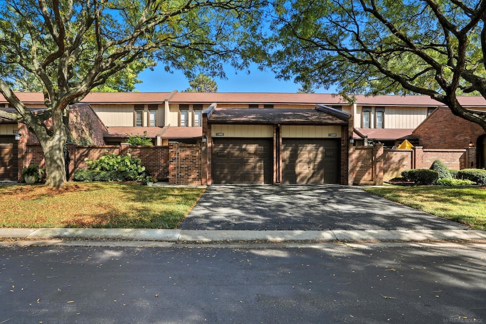 1105 Kirts Blvd unit C, Troy, MI 48084 - photo 1