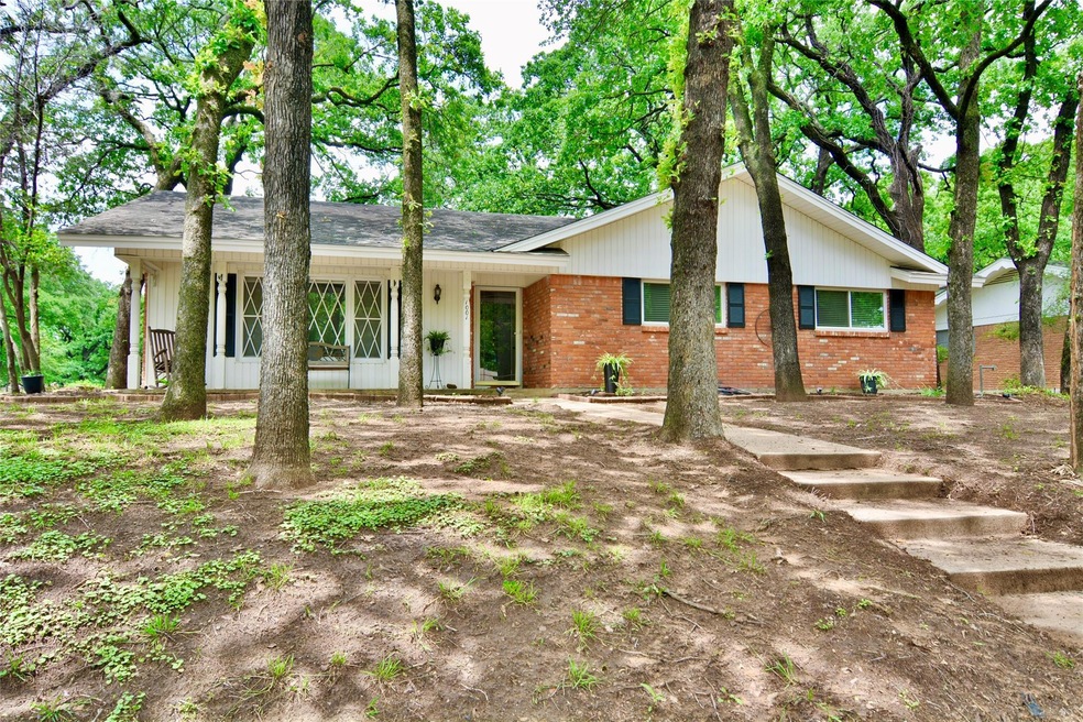 1001 Forest Oaks Ln, Hurst, TX 76053 - photo 1