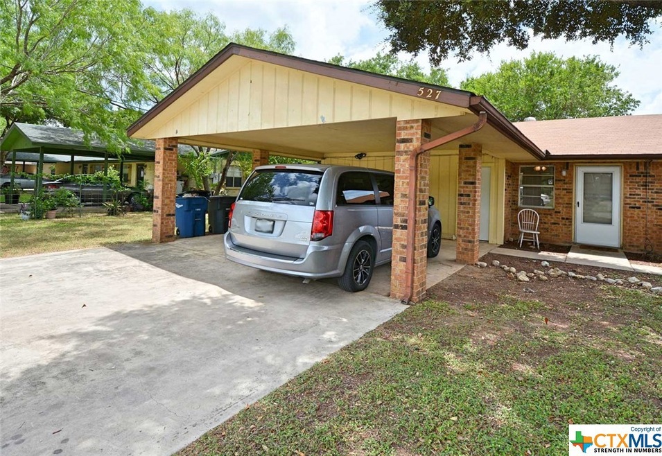 525 Buttercup, New Braunfels, TX 78130 - photo 1