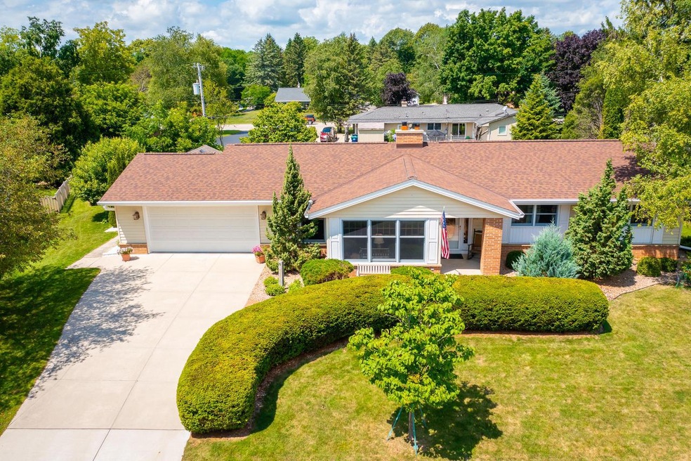 1027 Crestview Dr-35