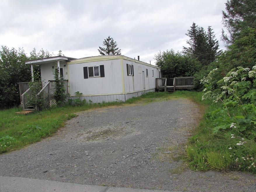 Big driveway and deck