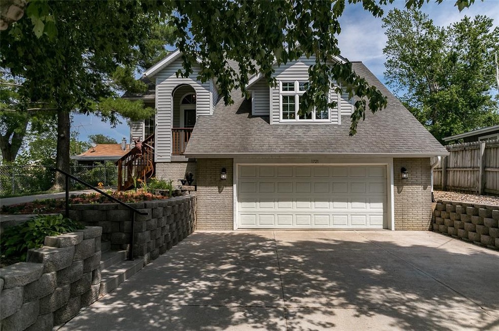 1721 12th St NW, Cedar Rapids, IA 52405 - photo 1