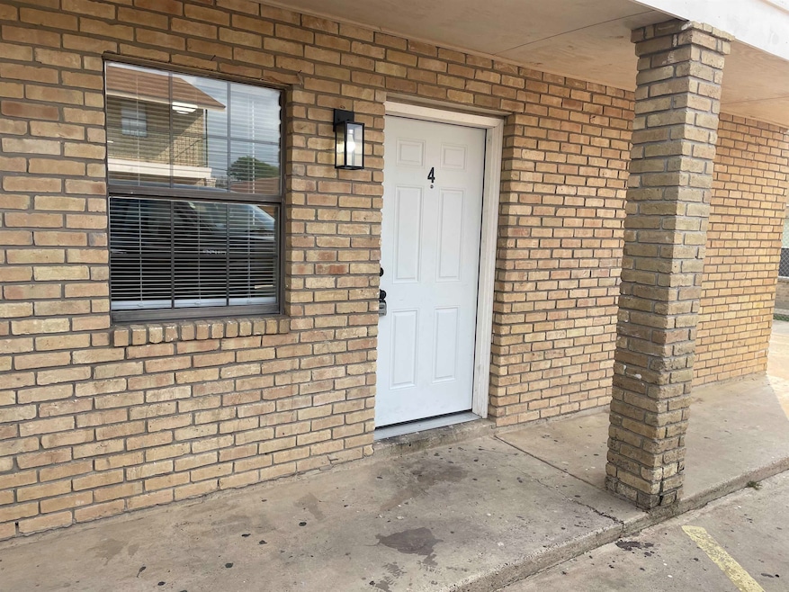 3005 E Price St unit 4, Laredo, TX 78043 - photo 1