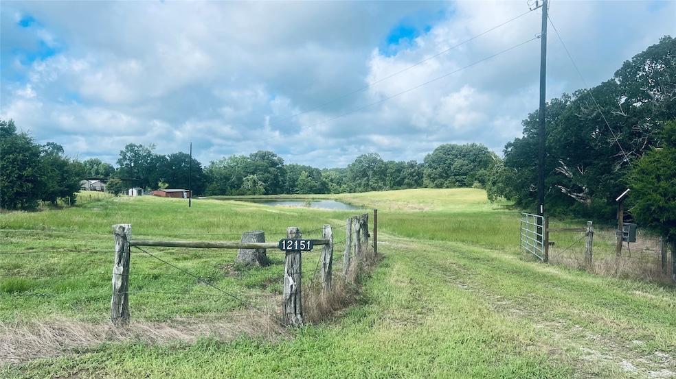 Entrance into the property from Hwy 75N