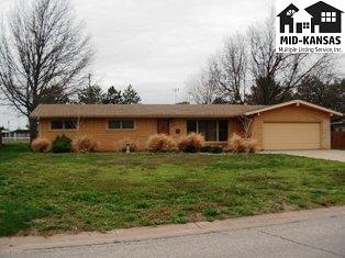1106 Eastmoor Dr, McPherson, KS 67460 - photo 1