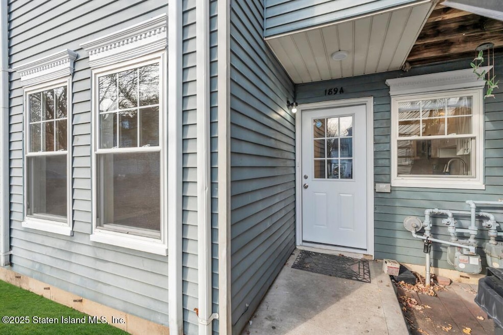 189 Pond Way unit A, Staten Island, NY 10303 - photo 1