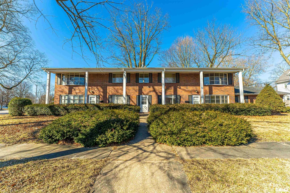 201 College Ave, Lincoln, IL 62656 - photo 1