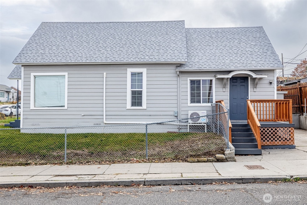246 N Delaware Ave, Wenatchee, WA 98801 - photo 1