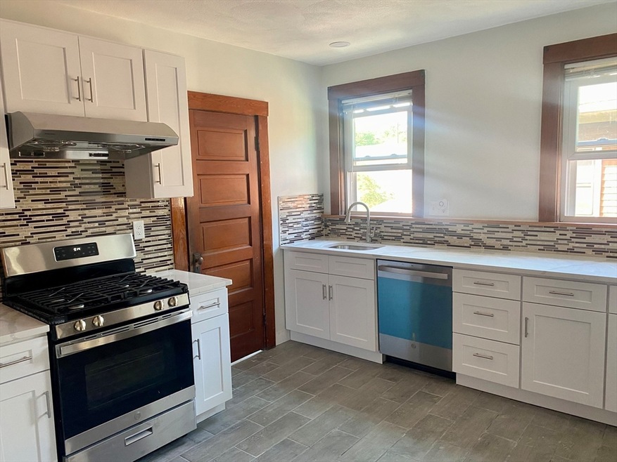 23 Windsor St unit 2, Arlington, MA 02474 - photo 1