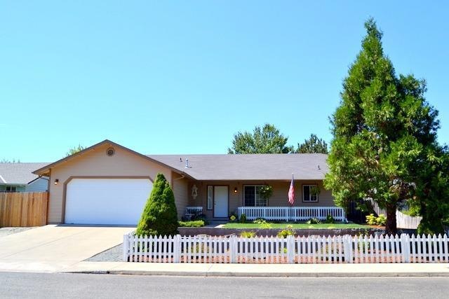 2920 Galaxy Way, Grants Pass, OR 97527 - photo 1