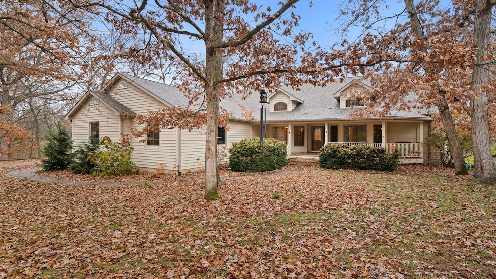 606 Slippery Rock Dr, Dixon, IL 61021 - photo 1