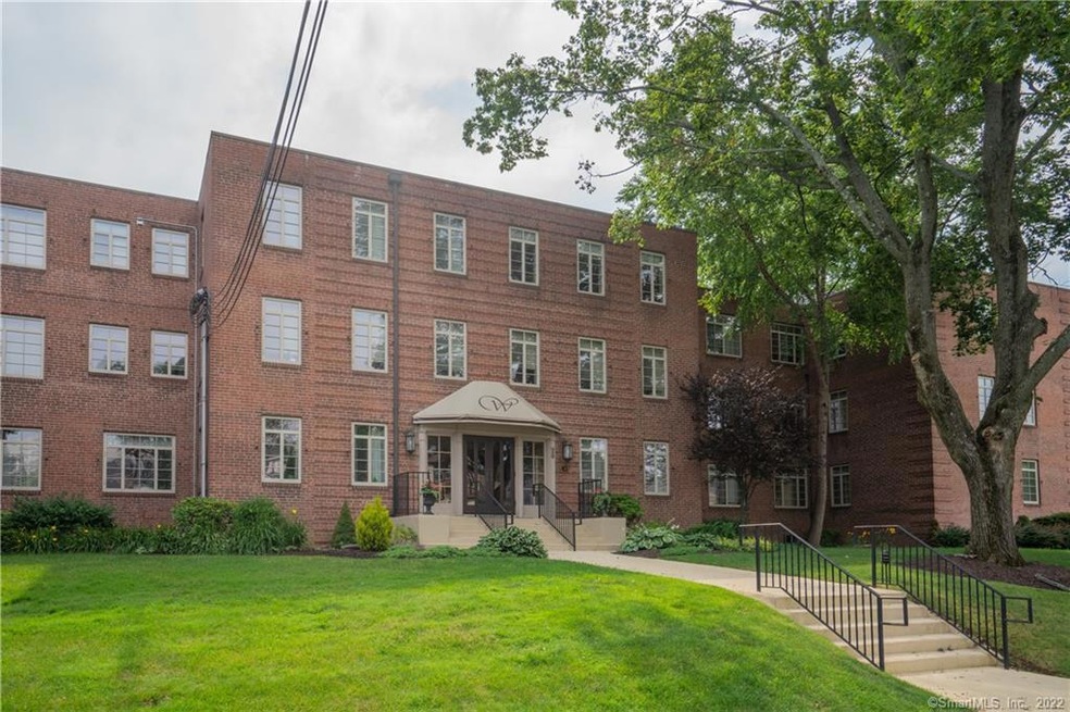 20 Outlook Ave unit 105, West Hartford, CT 06119 - photo 1