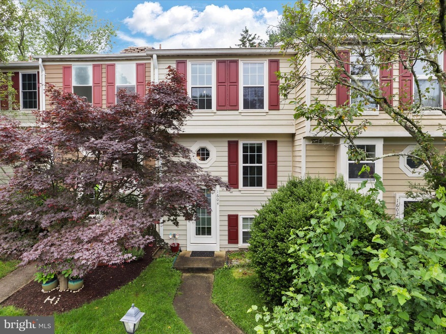 1604 Fieldthorn Dr, Reston, VA 20194 - photo 1