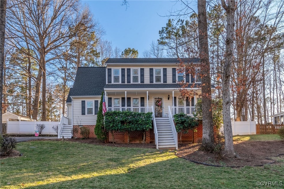 View of front facade featuring a front yard, cover