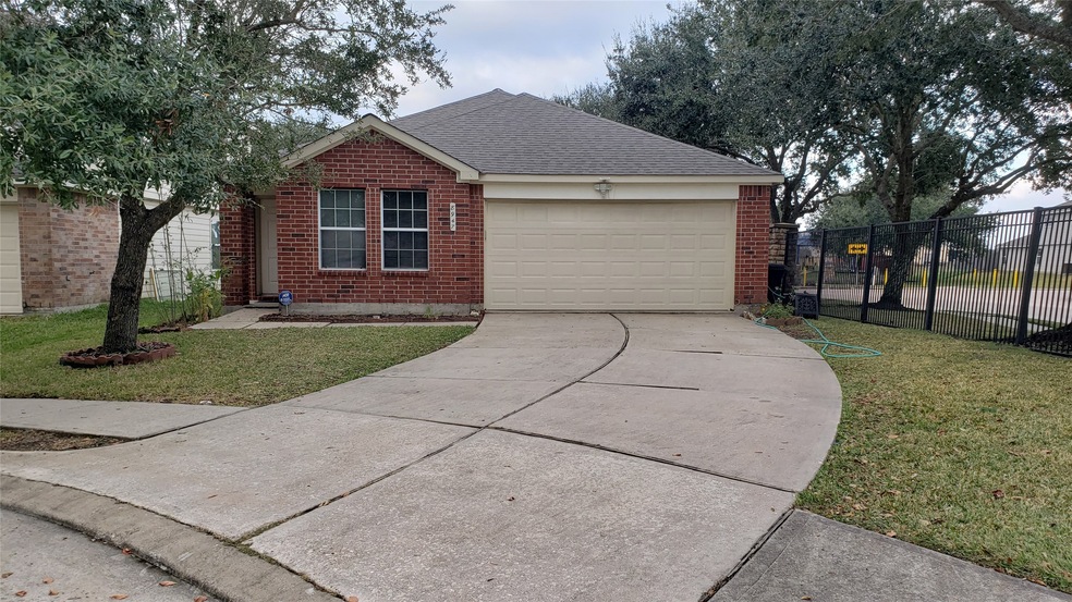 8947 Clearbourne Ln, Houston, TX 77075 - photo 1