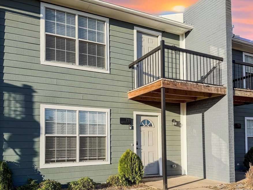 711 W Crawford St, Denison, TX 75020 - photo 1