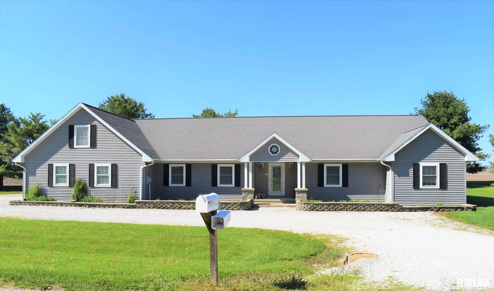 4 Pine Cone Dr, Jacksonville, IL 62650 - photo 1