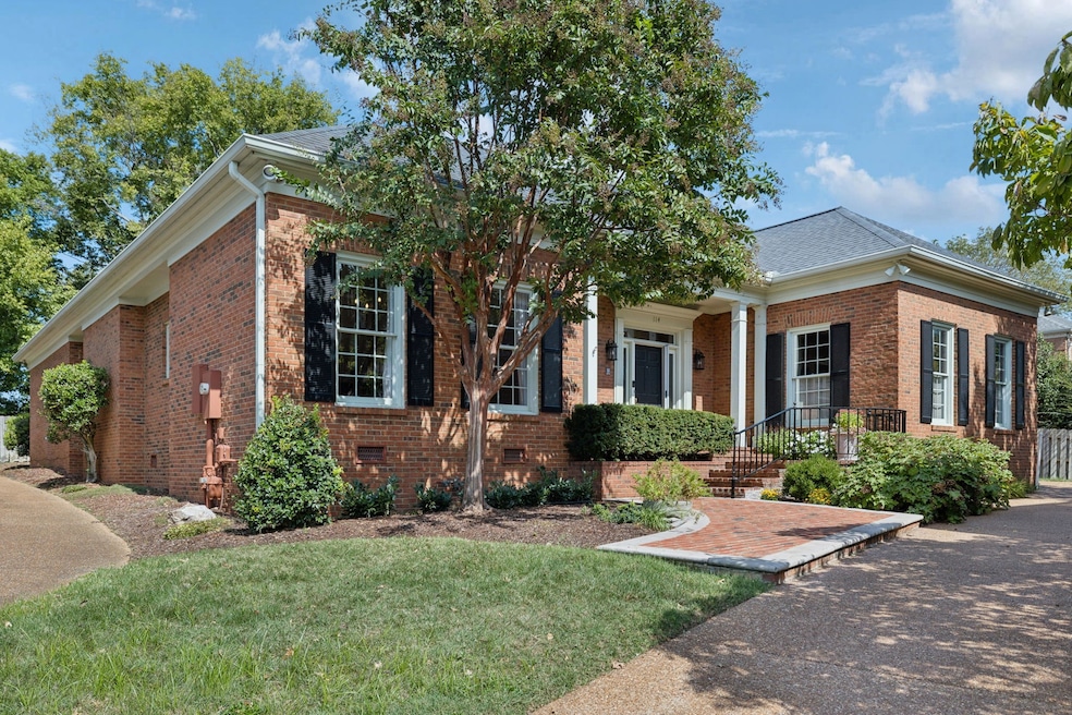 114 Chatsworth Dr, Nashville, TN 37215 - photo 1